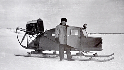 1900s example of a snowmobile on skis